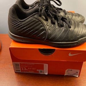 Nike Boys Sz 13 Indoor Soccer Shoes
